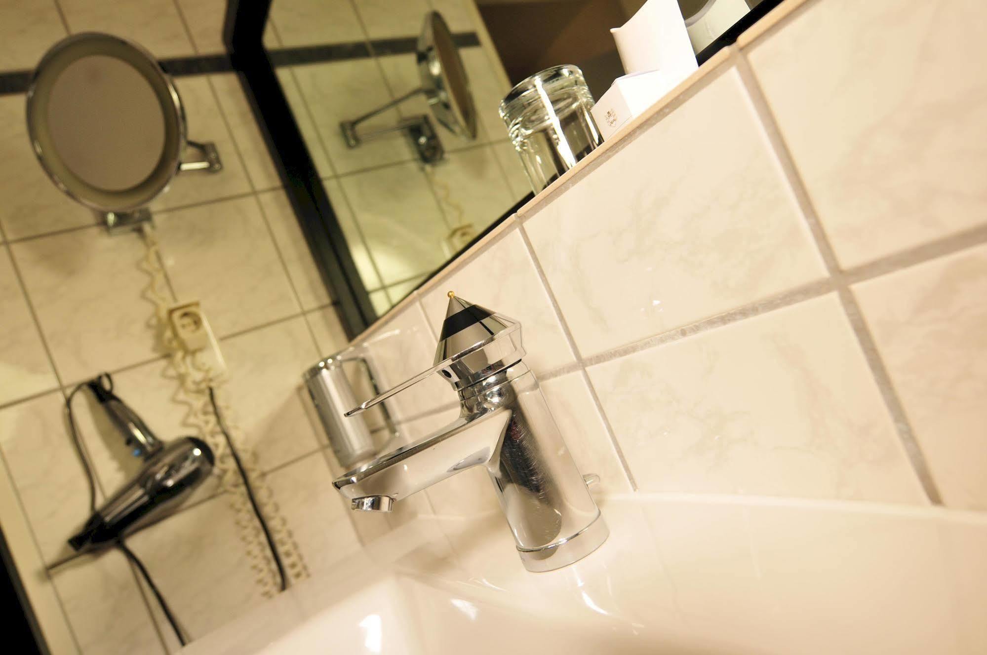 Hotel Am Ruhrufer Business & Golf مولهايم ان الرور دير المظهر الخارجي الصورة