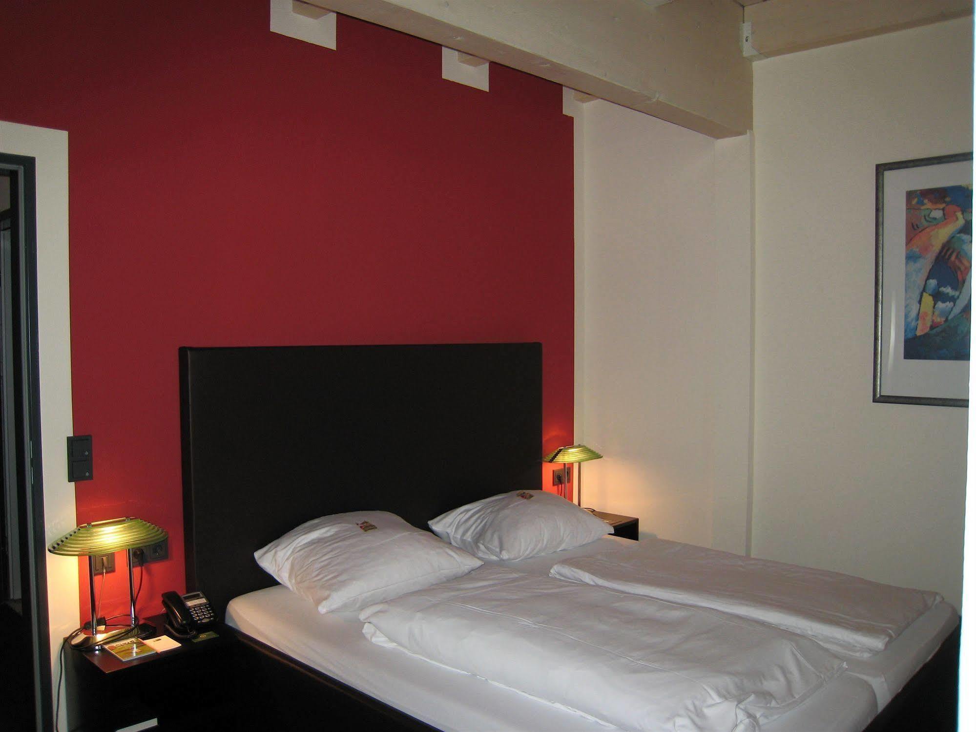 Hotel Am Ruhrufer Business & Golf مولهايم ان الرور دير الغرفة الصورة